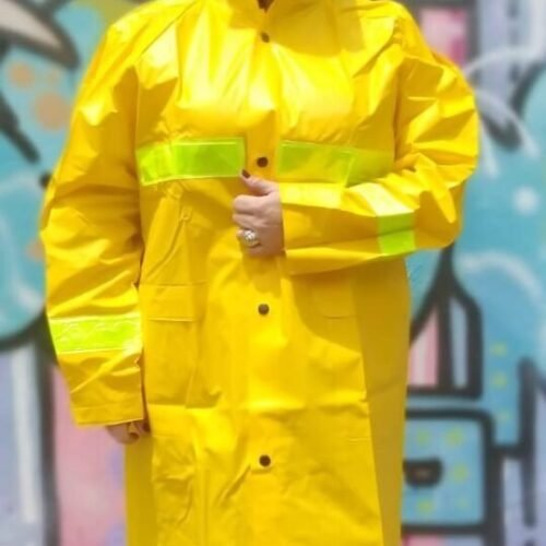 Abrigo impermeable reforzado con cinta